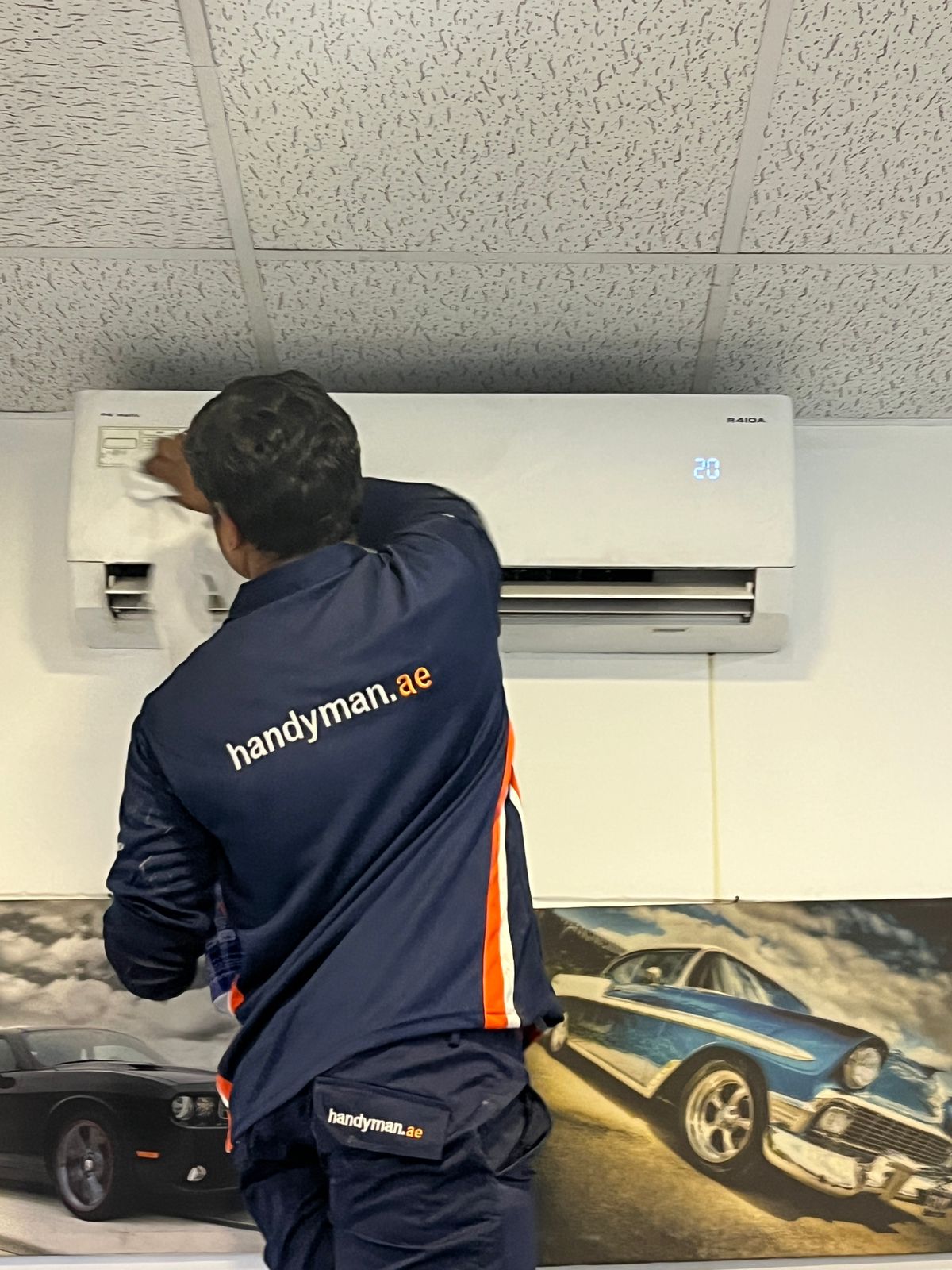 ac cleaning technician in Dubai